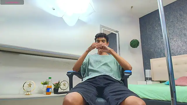 Snapshot of ValeriHot_1 chatting on July 15, 7:52 pm ValeriHot 1 online show from July 15, 7:52 pm
