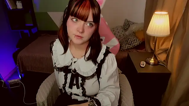 Snapshot of EsterTwilight chatting on May 6, 4:01 pm EsterTwilight online show from May 6, 4:01 pm