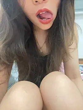 Snapshot of Lyn_baby chatting on May 31, 4:47 pm Lyn baby online show from May 31, 4:47 pm