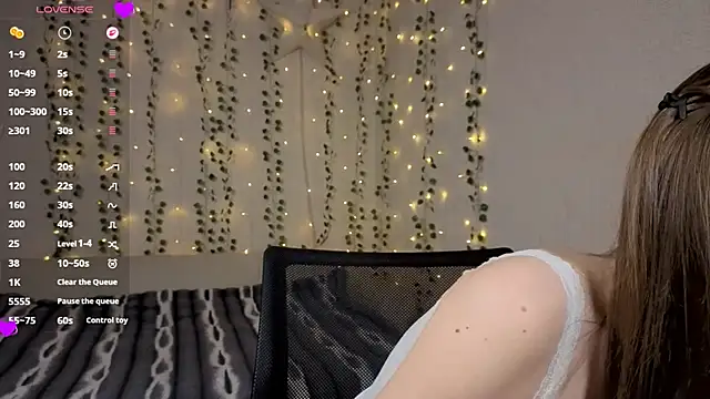 Sweet Pussy Girl online show from April 30, 4:13 pm