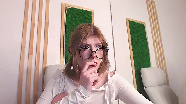 Elvessa Aura online show from March 12, 11:55 pm