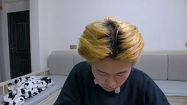 Chili-001 online show from March 12, 4:40 am