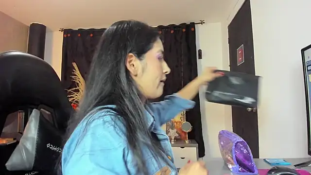 Snapshot of Vicky_Angeel chatting on May 6, 2:55 pm Vicky Angeel online show from May 6, 2:55 pm