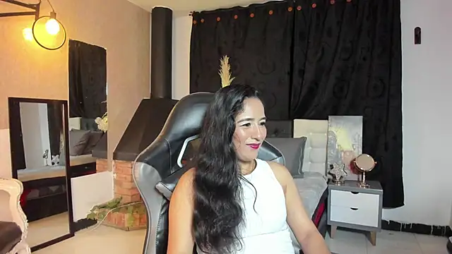 Snapshot of Vicky_Angeel chatting on June 4, 3:56 am Vicky Angeel online show from June 4, 3:56 am