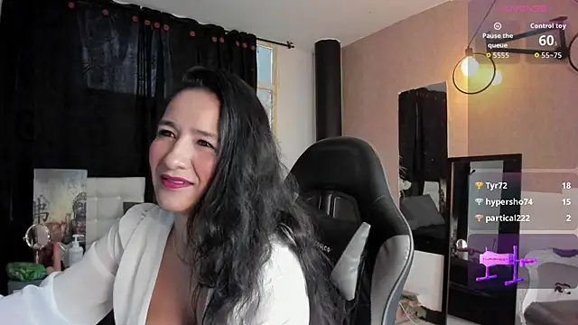 Snapshot of Vicky_Angeel chatting on June 25, 6:01 pm Vicky Angeel online show from June 25, 6:01 pm