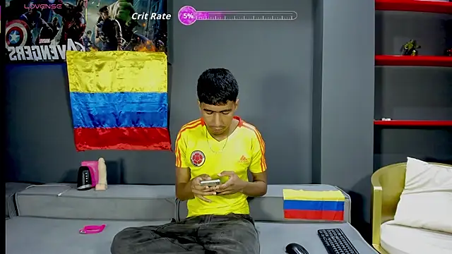 Snapshot of Ender_h0tt chatting on June 27, 1:39 pm Ender h0tt online show from June 27, 1:39 pm