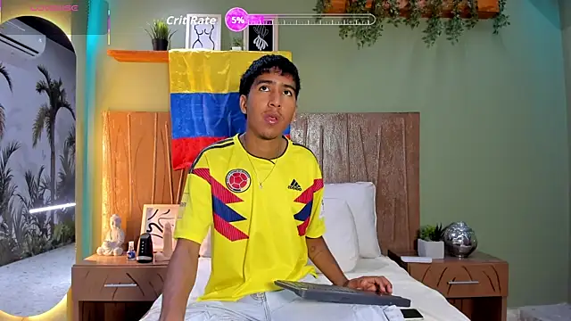 Snapshot of Ender_h0tt chatting on July 7, 8:57 pm Ender h0tt online show from July 7, 8:57 pm