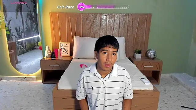 Snapshot of Ender_h0tt chatting on July 9, 8:24 pm Ender h0tt online show from July 9, 8:24 pm