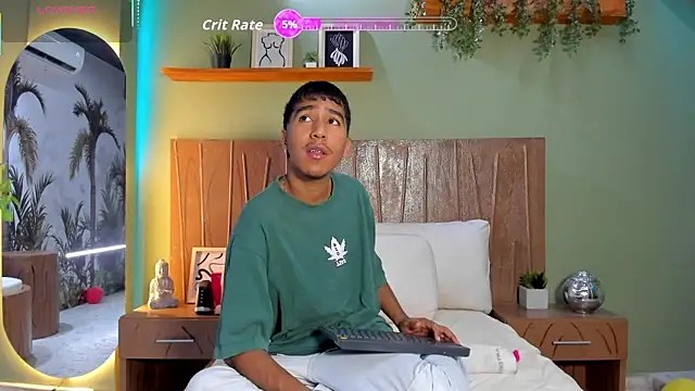 Snapshot of Ender_h0tt chatting on July 14, 9:31 pm Ender h0tt online show from July 14, 9:31 pm