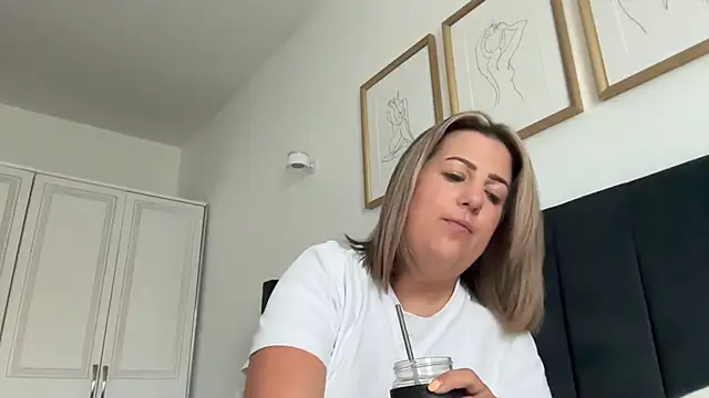 annabellewarick online show from July 5, 7:04 am