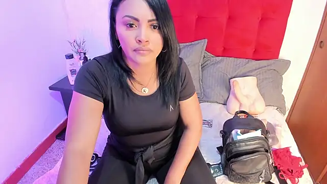 Snapshot of EstrellaSmmith chatting on June 16, 5:37 pm EstrellaSmmith online show from June 16, 5:37 pm
