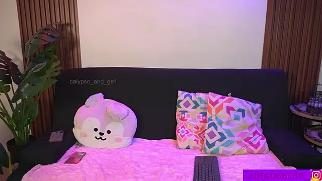 Snapshot of calypso_and_g2 chatting on May 27, 1:57 am calypso and g2 online show from May 27, 1:57 am