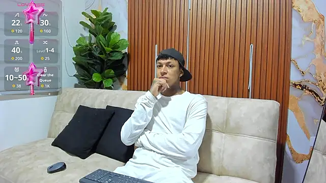 Jonathan Guzman  online show from March 12, 4:51 am