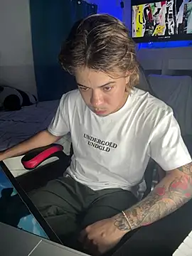 Snapshot of AngelLatinBoy chatting on March 14, 9:09 pm AngelLatinBoy online show from March 14, 9:09 pm