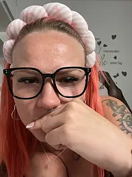 Snapshot of Fiebie_licious_ chatting on July 19, 1:42 am Fiebie licious online show from July 19, 1:42 am