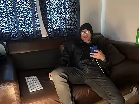 Snapshot of kinkygamerdavid chatting on March 10, 8:41 am kinkygamerdavid online show from March 10, 8:41 am