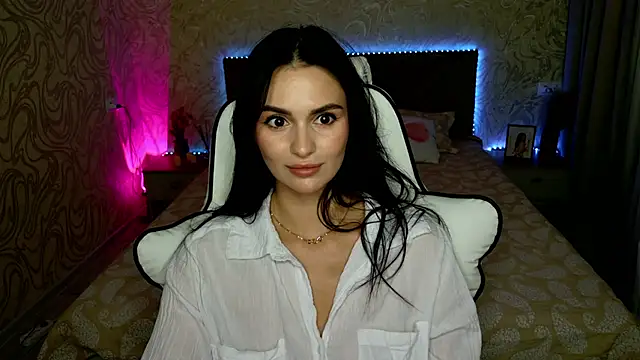 Snapshot of MilaaSweety chatting on July 4, 9:10 pm MilaaSweety online show from July 4, 9:10 pm