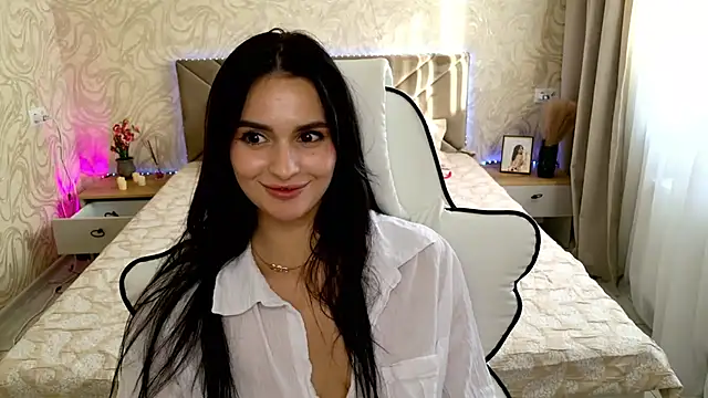 Snapshot of MilaaSweety chatting on July 5, 4:19 am MilaaSweety online show from July 5, 4:19 am