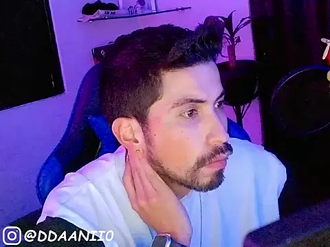 Snapshot of ddaanii0 chatting on March 12, 11:38 am ddaanii0 online show from March 12, 11:38 am