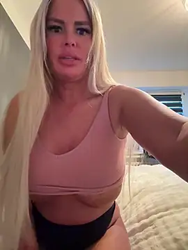 Snapshot of anna_kournikova chatting on April 29, 6:25 pm anna kournikova online show from April 29, 6:25 pm