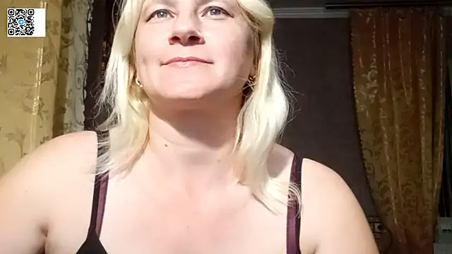 Snapshot of DiamondLady555 chatting on June 13, 7:12 pm DiamondLady555 online show from June 13, 7:12 pm