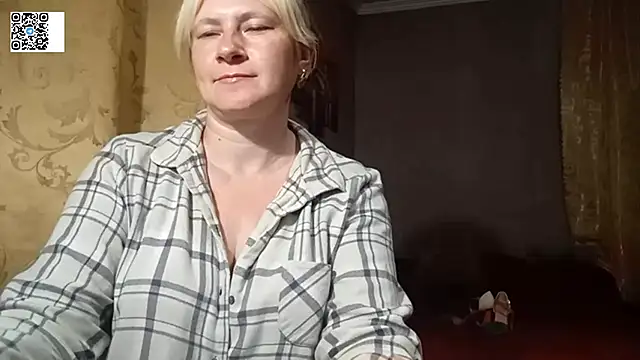 Snapshot of DiamondLady555 chatting on June 15, 7:05 pm DiamondLady555 online show from June 15, 7:05 pm