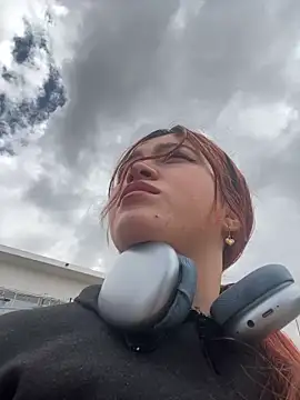 Kari leonXXX online show from March 11, 6:03 pm