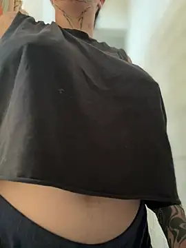 CarolQueen1  online show from May 1, 12:43 pm