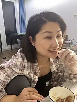 Snapshot of xiaoyi-10 chatting on April 13, 11:48 am xiaoyi-10 online show from April 13, 11:48 am