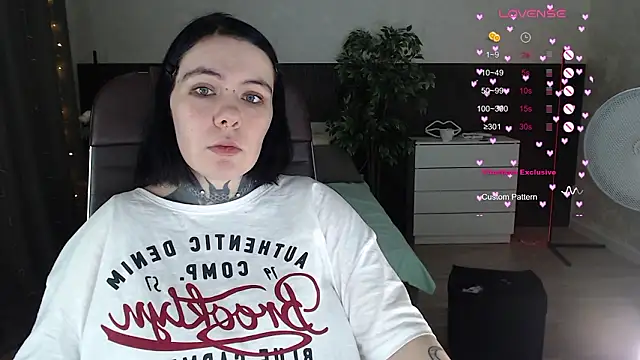 Qwerty Anna Lbo online show from March 15, 4:24 pm