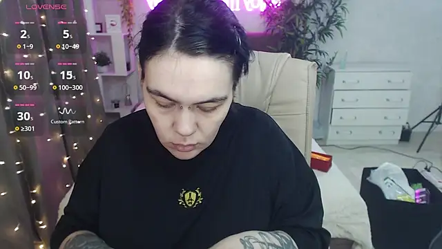 Qwerty Anna Lbo online show from March 16, 5:55 am