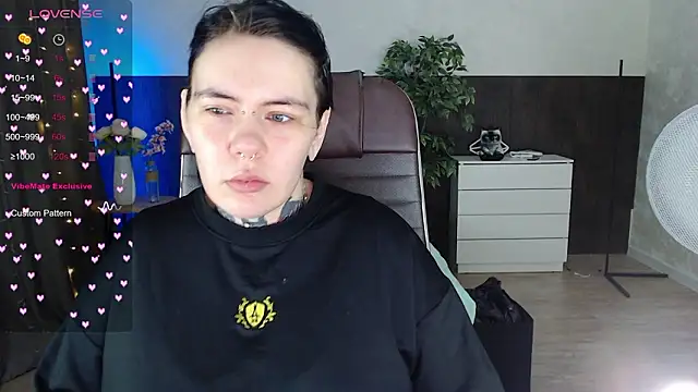 Qwerty Anna Lbo online show from March 17, 12:48 am