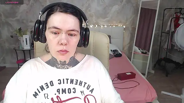 Qwerty Anna Lbo online show from March 19, 1:09 am