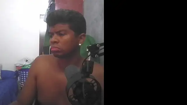 Snapshot of Axel_94 chatting on April 4, 7:28 am Axel 94 online show from April 4, 7:28 am