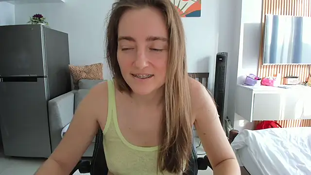 Snapshot of LiaSasha chatting on March 16, 8:51 am LiaSasha online show from March 16, 8:51 am