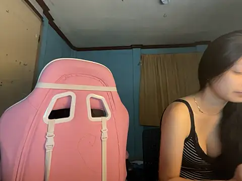 Snapshot of pinay_celebrity chatting on June 7, 6:44 pm pinay celebrity online show from June 7, 6:44 pm