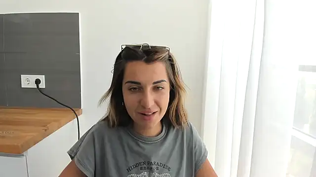 summmmersky1 online show from June 23, 12:36 pm