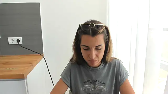 summmmersky1 online show from July 31, 10:58 am