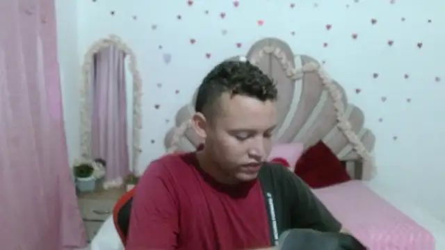 Snapshot of sven_fox723 chatting on June 4, 12:44 pm sven fox723 online show from June 4, 12:44 pm