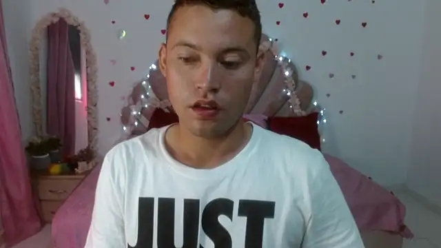 Snapshot of sven_fox723 chatting on June 7, 1:37 pm sven fox723 online show from June 7, 1:37 pm