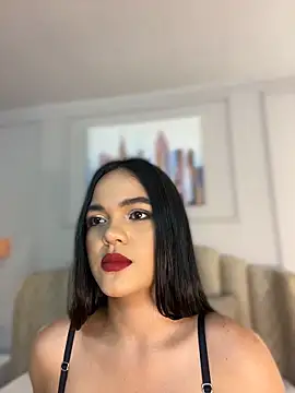 Snapshot of Bella-Ferrer chatting on May 6, 6:57 pm Bella-Ferrer online show from May 6, 6:57 pm