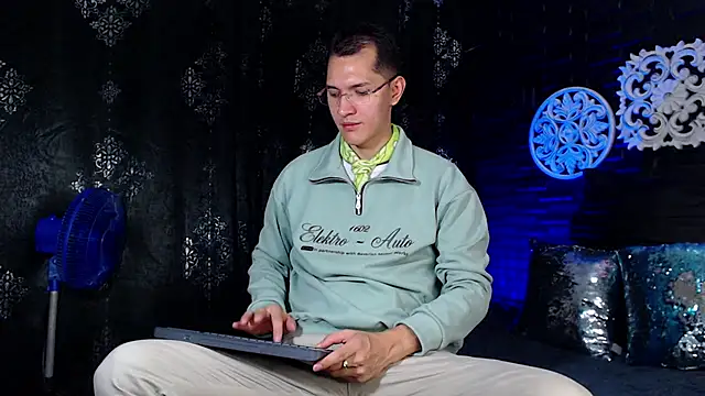MilanDavid1 online show from April 30, 5:08 pm