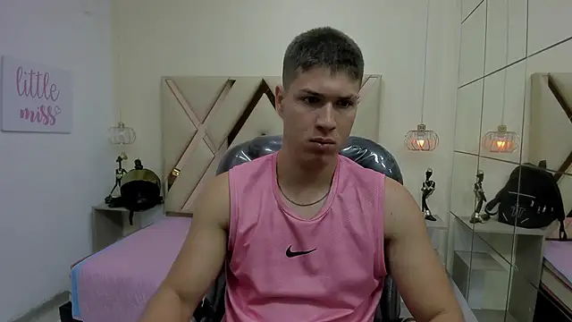 AlessandroFranco online show from May 22, 1:39 pm