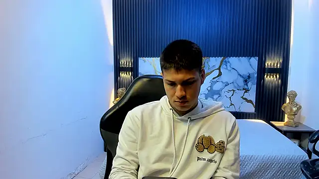 AlessandroFranco online show from May 28, 1:19 pm