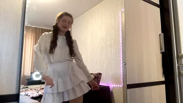 LynHaller online show from March 10, 6:40 am