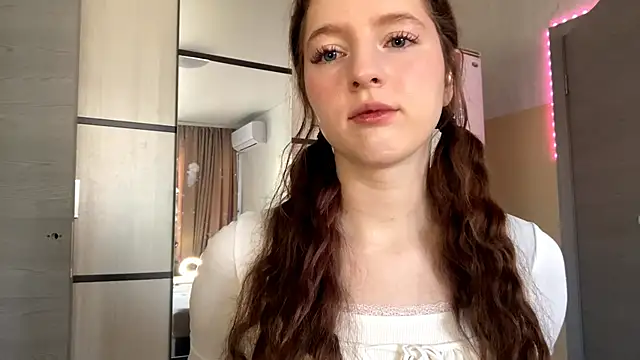 LynHaller online show from March 11, 6:19 am