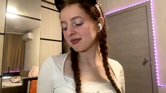 LynHaller online show from March 13, 6:25 pm