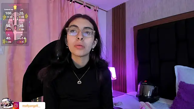 Snapshot of Molly_A chatting on June 5, 2:34 pm Molly A online show from June 5, 2:34 pm