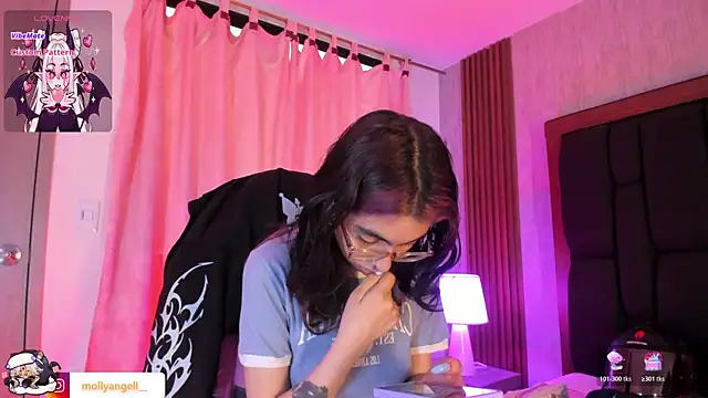 Molly A online show from July 11, 3:48 pm