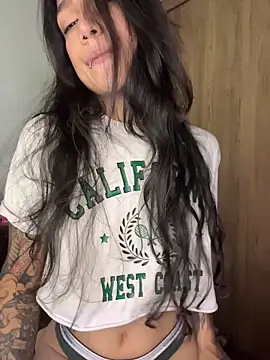 Twoshotsparty420 online show from April 28, 2:55 pm